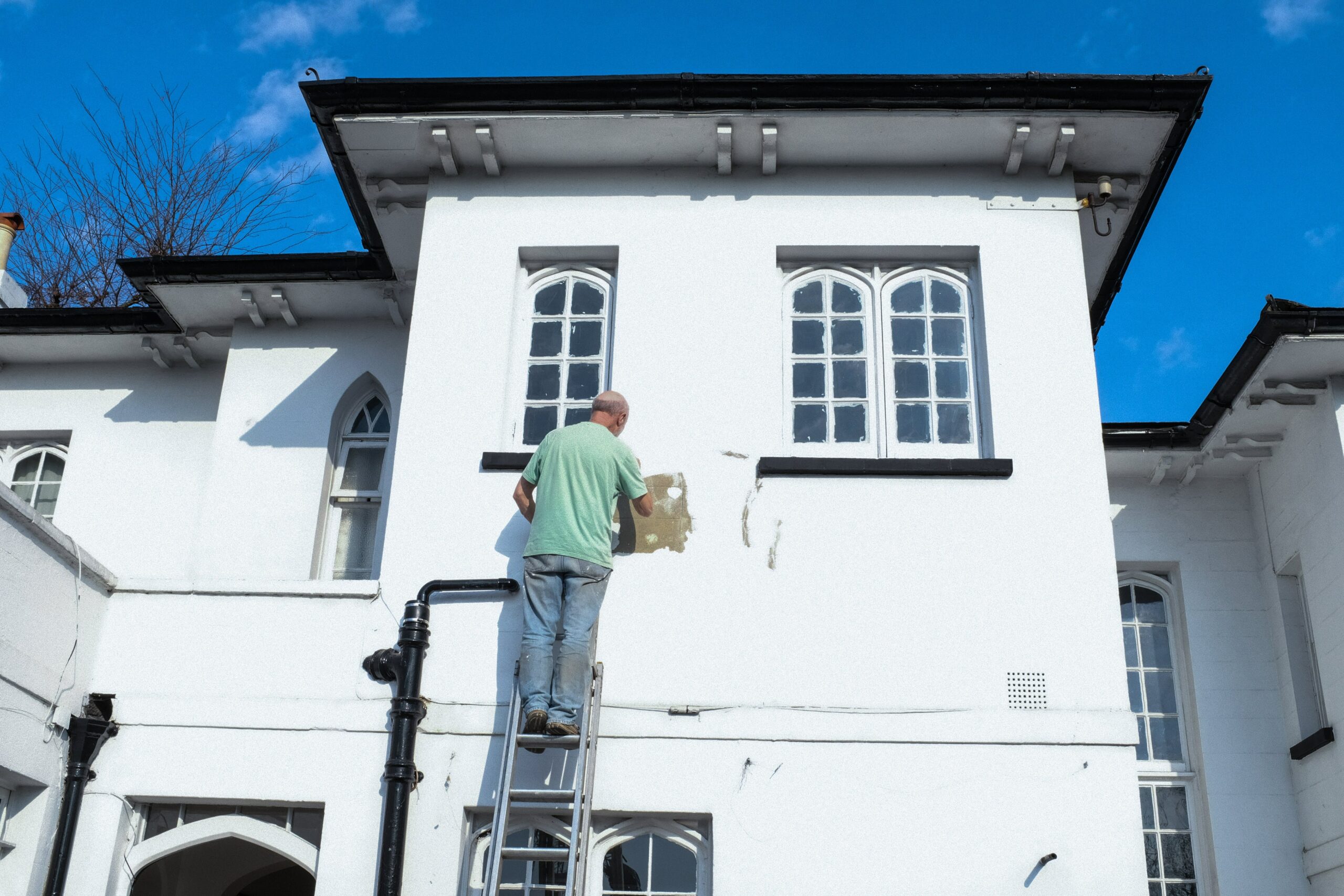 How Much Does it Cost to Paint a House Exterior and Interior?